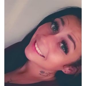 Meet your Posher, Adrienna